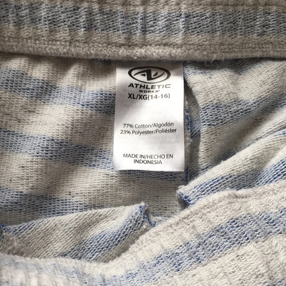Athletic Shorts XL 14-16 - Picture 2 of 4